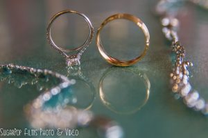 wedding rings tiel background