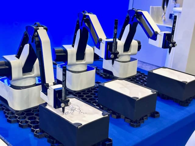 Sketch Robots Draw a Crowd