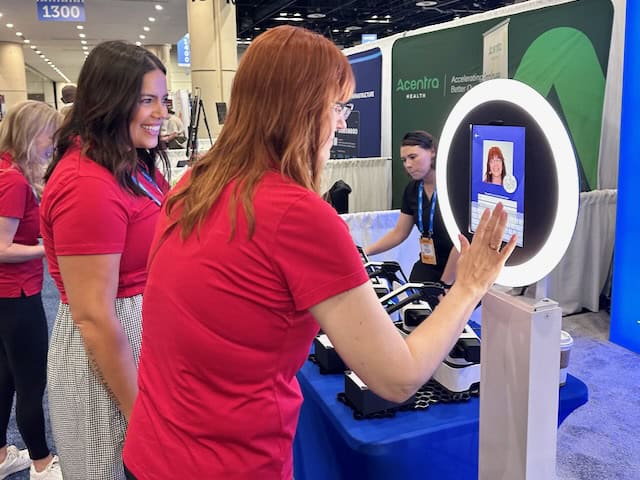 Sketch Robots Draw a Crowd