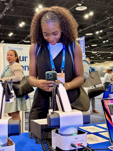 Sketch Robots Draw a Crowd