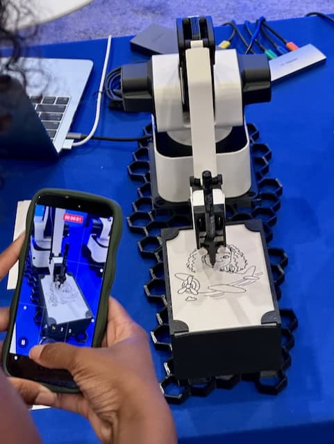 Sketch Robots Draw a Crowd